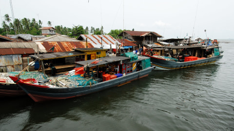 Suasana pelabuhan di Pulau Galang, Batam. Foto: Getty Images