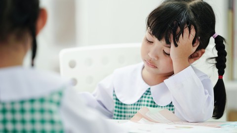Ilustrasi kesulitan anak belajar di sekolah. Foto: Shutter Stock