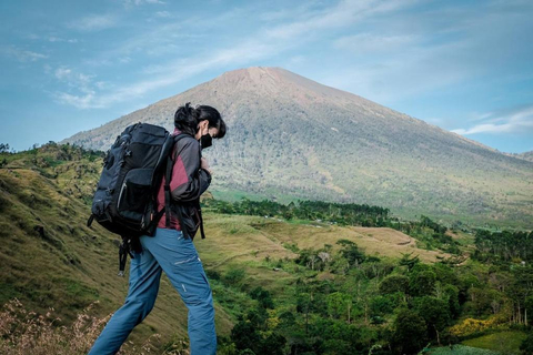 Ilustrasi pendaki gunung di NTB Foto: Dok. Kemenparekraf