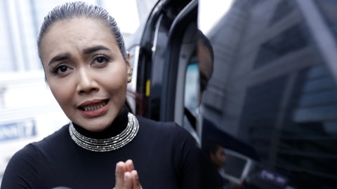 Penyanyi Denada saat ditemui di Studio Trans Tv, Jakarta, Selasa (16/4). Foto: Ronny