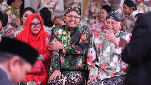 Mantan Wapres Try Sutrisno Jadi Saksi Pernikahan Danny Rukmana Dan Raiyah Kumparan Com