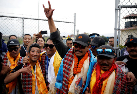 Nirmal Purja, pendaki asal Nepal yang berhasil mendaki 14 puncak gunung tertinggi dunia. Foto: REUTERS/Navesh Chitrakar