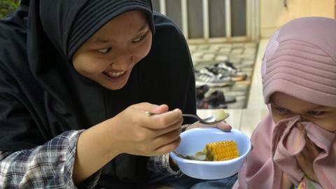 Ilustrasi merayu anak makan sayur. Foto: Nadia K. Putri