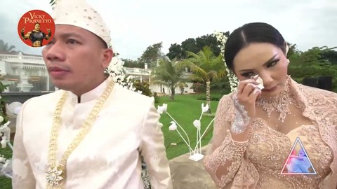 5 Berita Populer: Vicky Prasetyo Temui Mantan; Kisah di Balik Kebaya Krisdayanti (5)