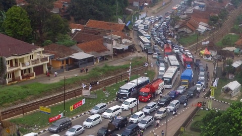 Macet di Jalur Nagreg Foto: Fahrul Jayadiputra/Antara