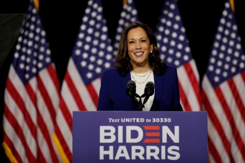 Calon Wakil Presiden, Senator Kamala Harris tampil di acara kampanye di Alexis Dupont High School di Wilmington, AS. Foto: Carlos Barria/Reuters
