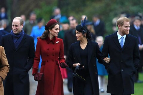Pangeran William, Kate Middleton, Meghan Markle, dan Pangeran Harry berjalan menuju St. Mary Magdalene Church, Sandringham, untuk mengikuti misa Natal 2018. Foto: Dok. Meghan Markle Official
