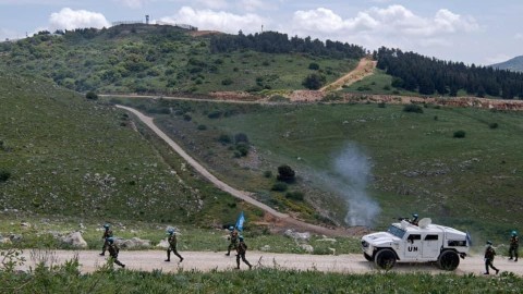 Patroli Kontingen Garuda Indobatt XXIII-N/Unifil di perbatasan Israel dengan Lebanon. Foto: Puspen TNI