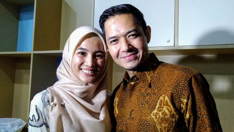 Dude Harlino dan Alyssa Soebandono di Kota Kasablanka, Jakarta Selatan, Sabtu (30/11). Foto: Maria Gabrielle Putrinda/kumparan