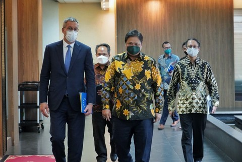 Airlangga Lantik Edi Prio Pambudi Jadi Deputi Urusi Kerja Sama Internasional (1)