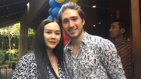 Aura Kasih dan Eryck Amaral. Foto: Giovanni/kumparan
