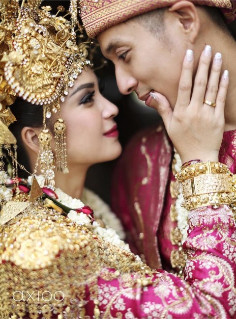 5 Pasangan Selebriti Yang Menggelar Pernikahan Dengan Adat Tradisional Kumparan Com
