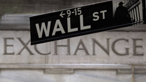 Wall Street Merosot, Investor Khawatir Perlambatan Ekonomi