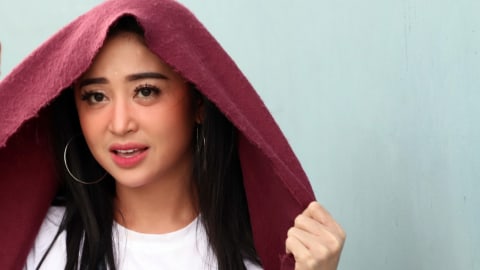 Dewi Perssik. Foto: Munady Widjaja