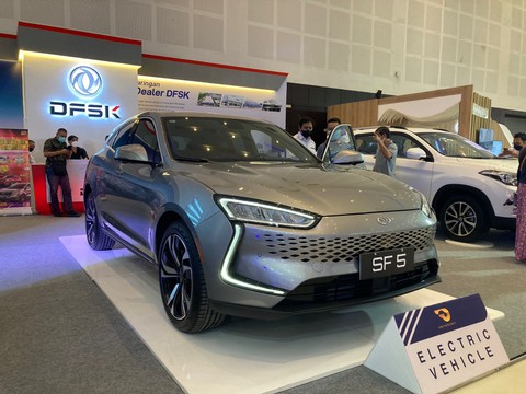 DFSK Indonesia kenalkan mobil PHEV Seres SF5. Foto: dok. Muhammad Haldin Fadhila/kumparan