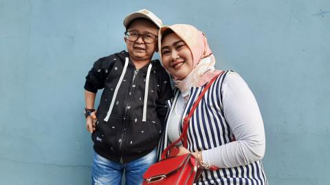 Daus Mini dan istri, di kawasan Kapten Tendean, Jakarta Selatan, Selasa (7/1). Foto: Maria Gabrielle Putrinda/kumparan