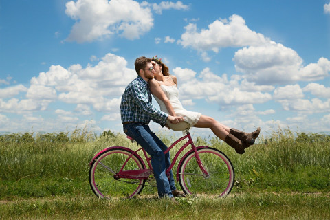 5 Zodiak Yang Terobsesi Dengan Romantisme Cinta Kumparan Com