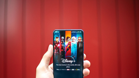 Aplikasi Disney Plus. Foto: Mika Baumeister/Unsplash