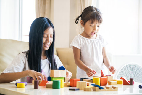 com-Ilustrasi anak sedang merapikan mainan. Foto: Shutterstock
