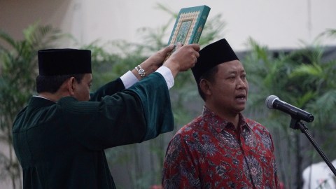 Direktur Penuntutan KPK Fitroh Rohcahyanto disumpah saat pelantikan di Gedung KPK, Jakarta, Senin (16/9/2019).  Foto: Fanny Kusumawardhani/kumparan