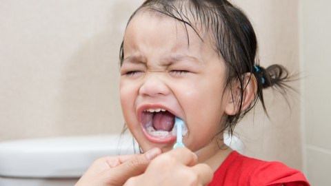 Ilustrasi anak tak mau gosok gigi Foto: Shutter Stock