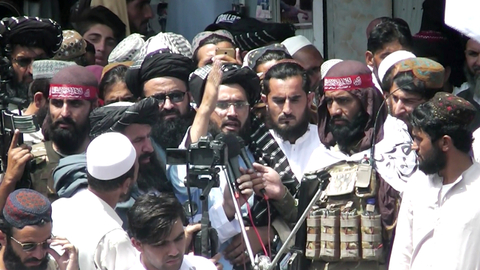 AS Angkat Kaki, Pendukung Taliban Arak Peti Mati Berbendera Beberapa Negara NATO (1)