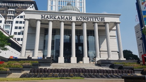 Suasana Kantor Mahkamah Konstitusi (MK) yang masih dijaga ketat pagi ini, Senin (10/6). Foto: Efira Tamara Thenu/kumparan