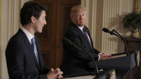 Pidato Justin Trudeau dan Donald Trump. Foto: Carlos Barria/Reuters