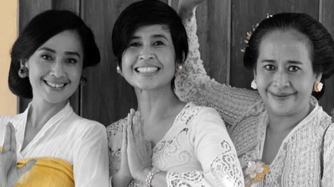 Ayu Laksmi Bukan Ibu Pengabdi Setan Biasa Kumparan Com