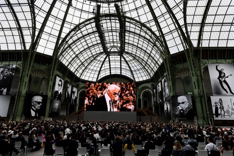 Memorial Karl Lagerfeld di Grand Palais, Paris. Foto: Christophe Archambault/ AFP