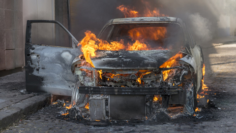 Sebuah Mobil Sedan Terbakar di Km 16 Tol Tangerang Arah Jakarta