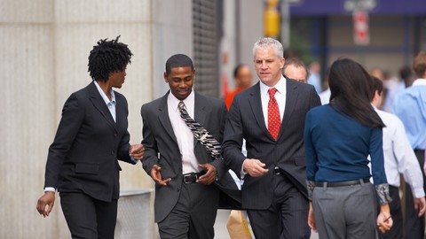 Warga AS Nilai Pasar Kerja Melemah, Inflasi Masih Ditarget 2 Persen