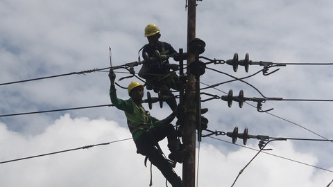 Cerita Warga di Riau Usai Blackout: Listrik Belum Stabil, Takut Elektronik Rusak