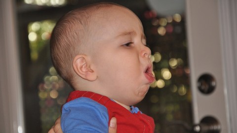 Cara Mudah Bedakan Batuk Biasa dan Pneumonia pada Anak