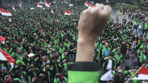 Dari Angkutan Umum ke Ojek Daring: Senjakala Transportasi Publik Kita