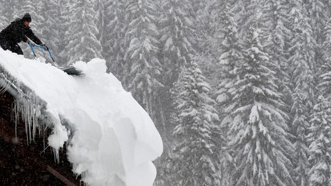 Lima Orang Tewas Tertimbun Longsor Salju di Tyrol, Austria
