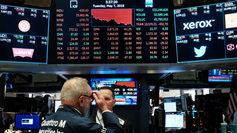 Wall Street Anjlok Akibat Harga Minyak Melonjak dan Khawatir Kenaikan Inflasi