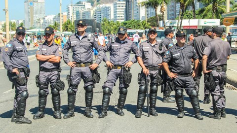 Polisi Baku Tembak dengan Geng Comando Vermelho di Brasil, 11 Orang Tewas