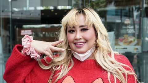 Pinkan Mambo Ngaku Raih Omzet hingga Rp 2 Juta Sehari dari Jualan Donat