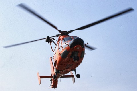 Basarnas Kerahkan Helikopter Cari Korban KMP Tunu Pratama Jaya di Selat Bali