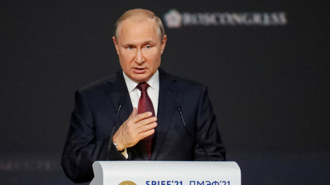 Vladimir Putin Bicara Kemungkinan Rusia Perang dengan Ukraina