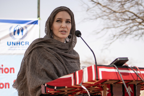 Angelina Jolie Terbang Ke Yaman Membantu Pengungsi yang Terdampak Konflik Perang