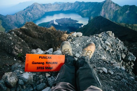 Pendaki Asal Brasil Terjatuh di Gunung Rinjani, Evakuasi Terkendala Kabut Tebal