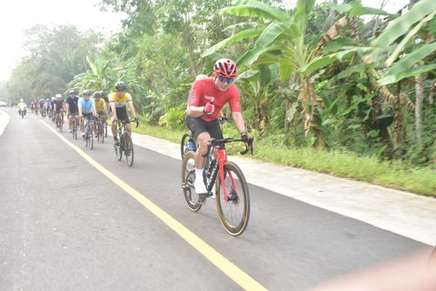 tempuh-30-km-irwasum-polri-bersepeda-jelajahi-kawasan-candi-di-jambi