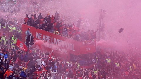 Sopir Mobil Tabrak Penggemar Liverpool saat Parade Kemenangan di Inggris