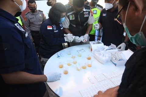 Cegah Penyalahgunaan Narkoba, 100 Anggota Polda Maluku Utara Tes Urine