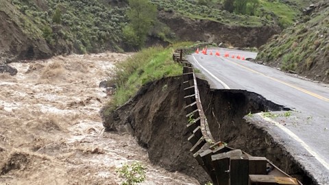 Gubernur Montana AS Dikecam karena Berlibur saat Daerahnya Banjir Bandang