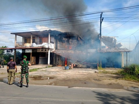 Video: Kebakaran di Anjongan, 3 Ruko Ludes