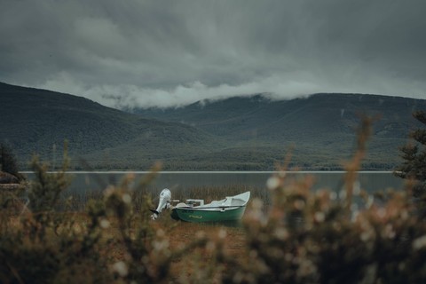 3-danau-terbesar-di-indonesia-dan-kisah-yang-mengiringinya