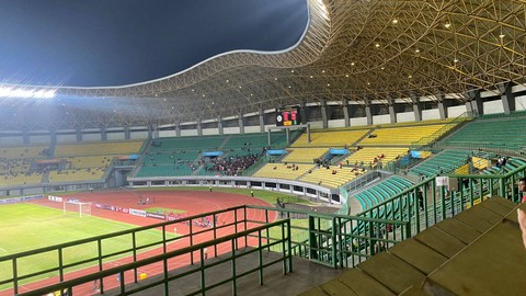 sepinya-tribune-stadion-laga-indonesia-vs-brunei-di-piala-aff-u-19-2022